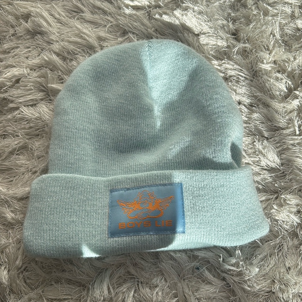 Boys lie hat